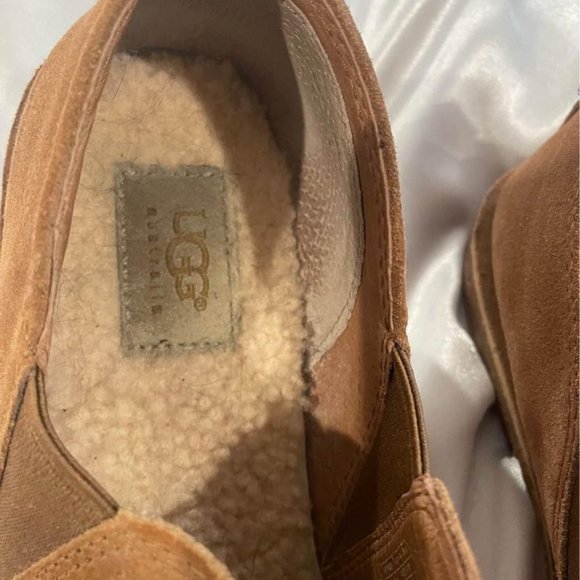 UGGS - Picture 3 of 3